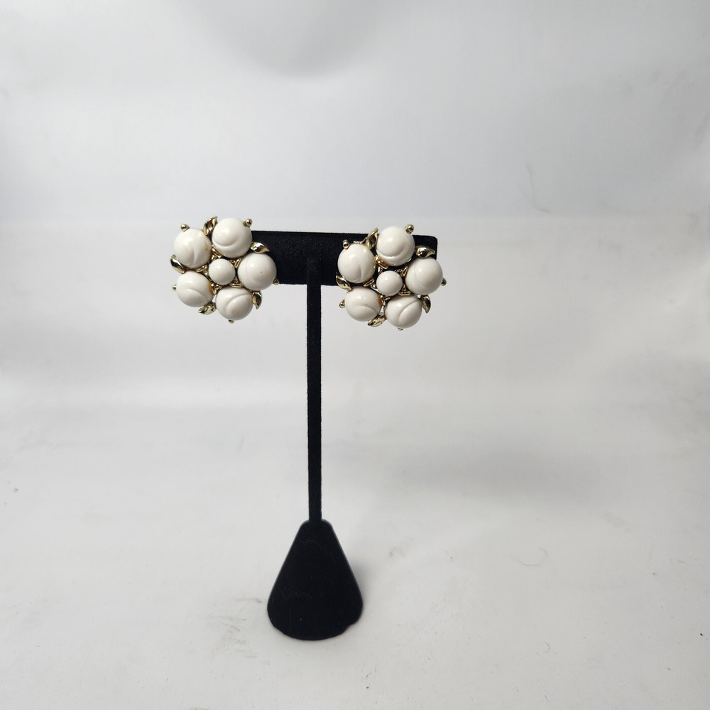 Lisner Vintage Clasp Earrings White Milk Glass Gold Tone Floral Cluster Clip On